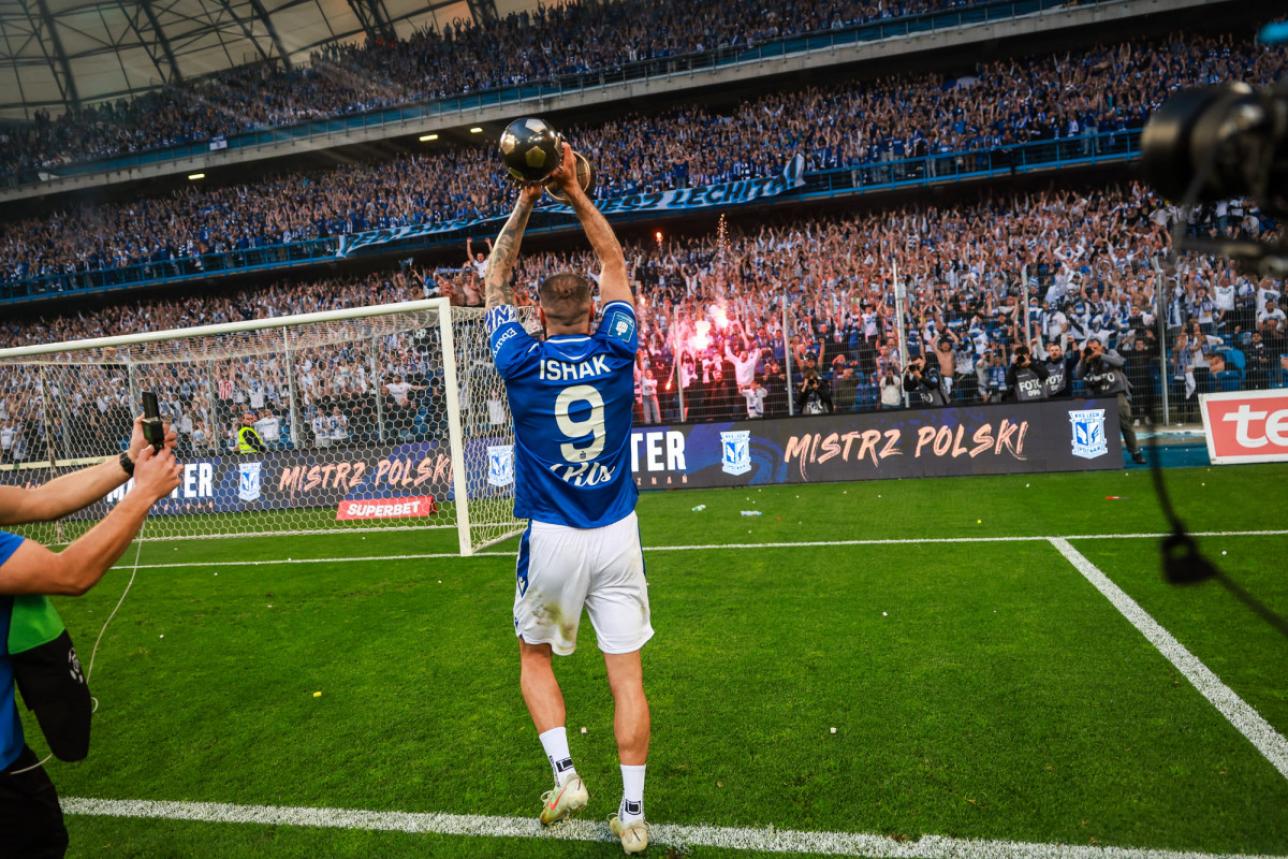 Mikael Ishak z Pucharem